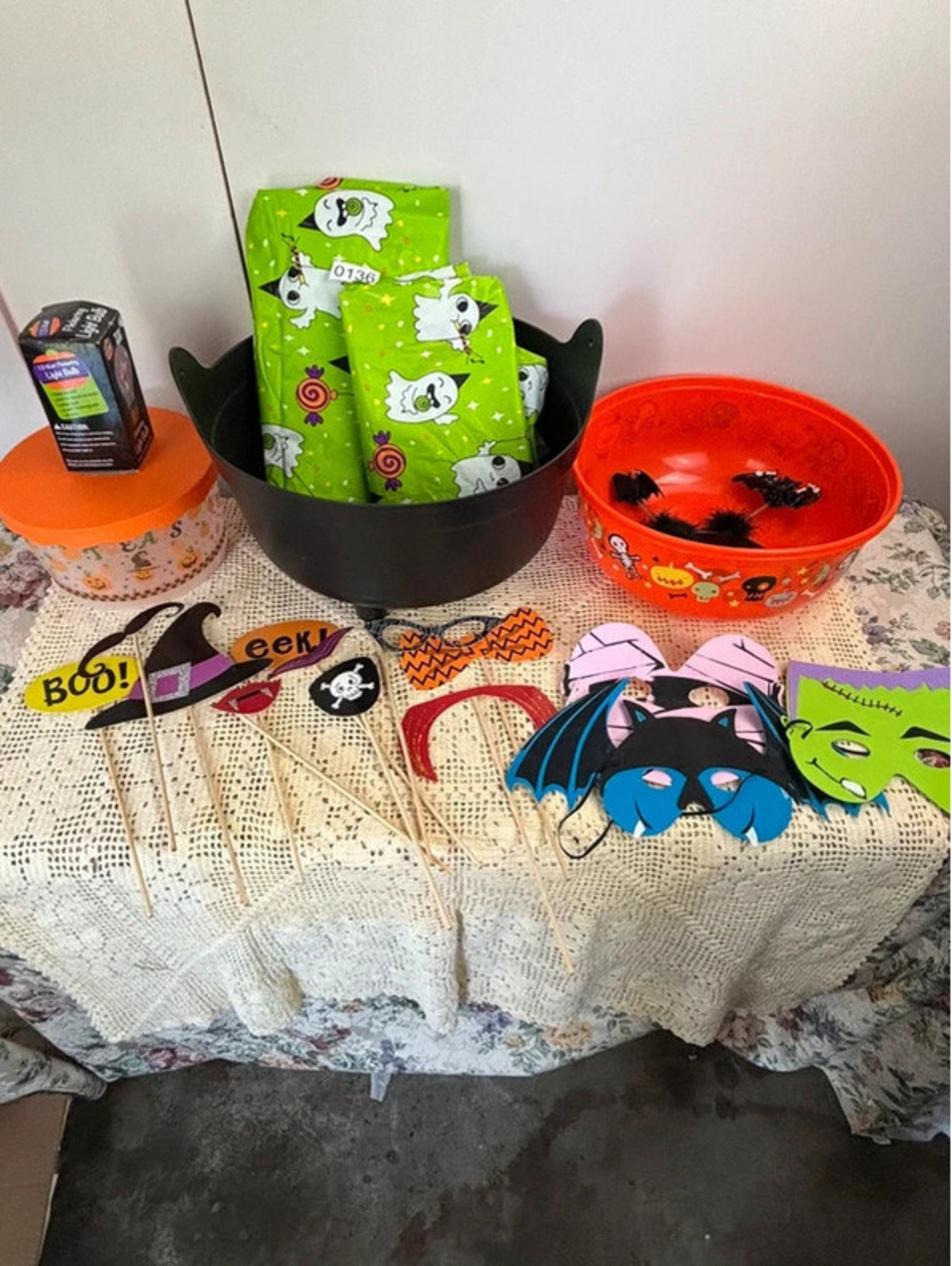 Halloween Party Set with Light-Up Flickering Bulb and Photo Props